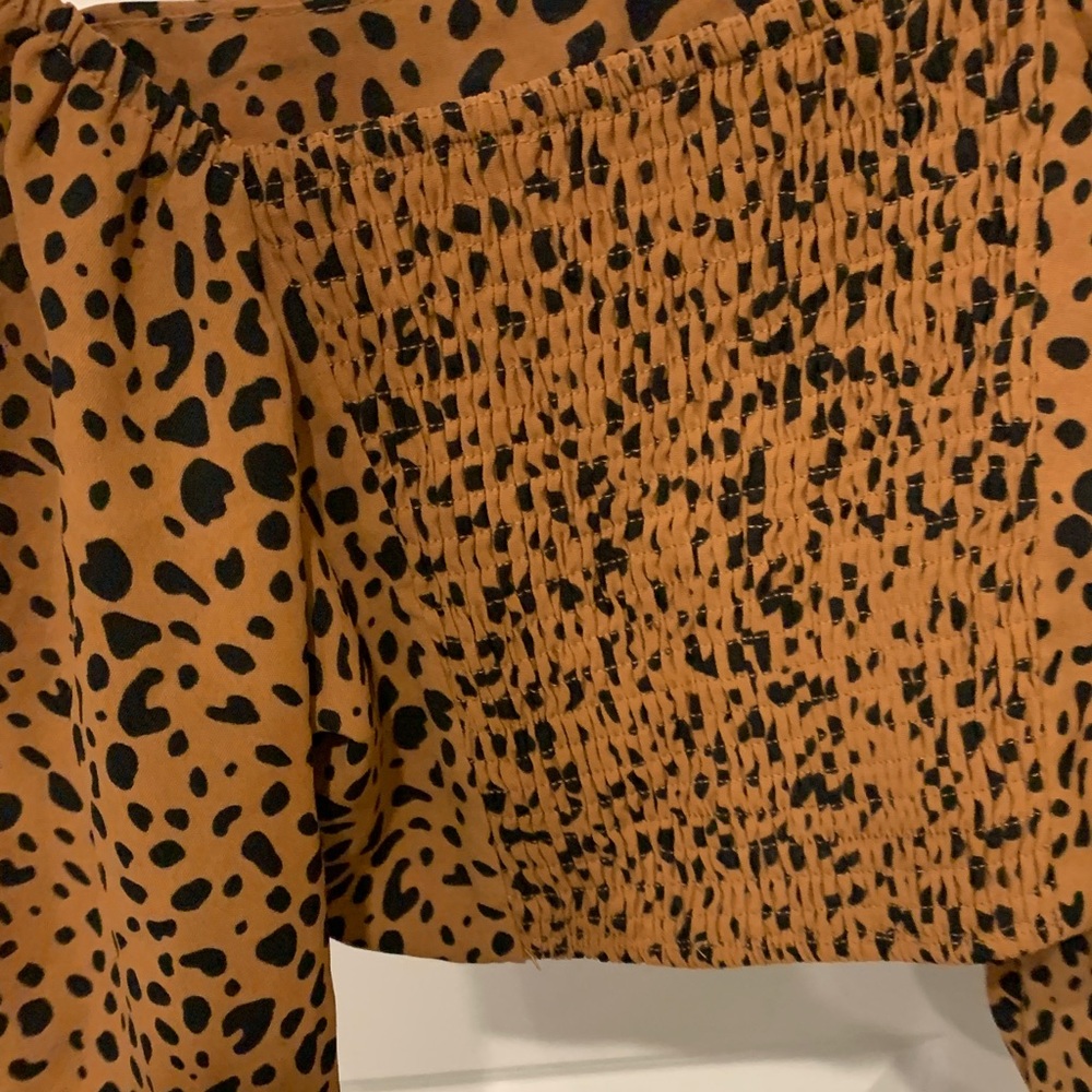 Leopard Print Women's Top smocked back  long sleeve s/ m. No brand - Picture 3 of 7